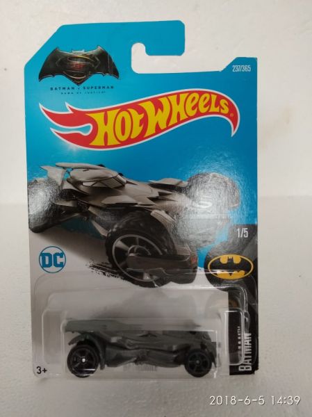 Hot Wheels - Batmobile (Chumbo)- DTY45